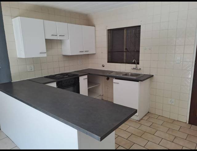 2 BEDROOM APARTMENT FOR SALE IN HELDERKRUIN